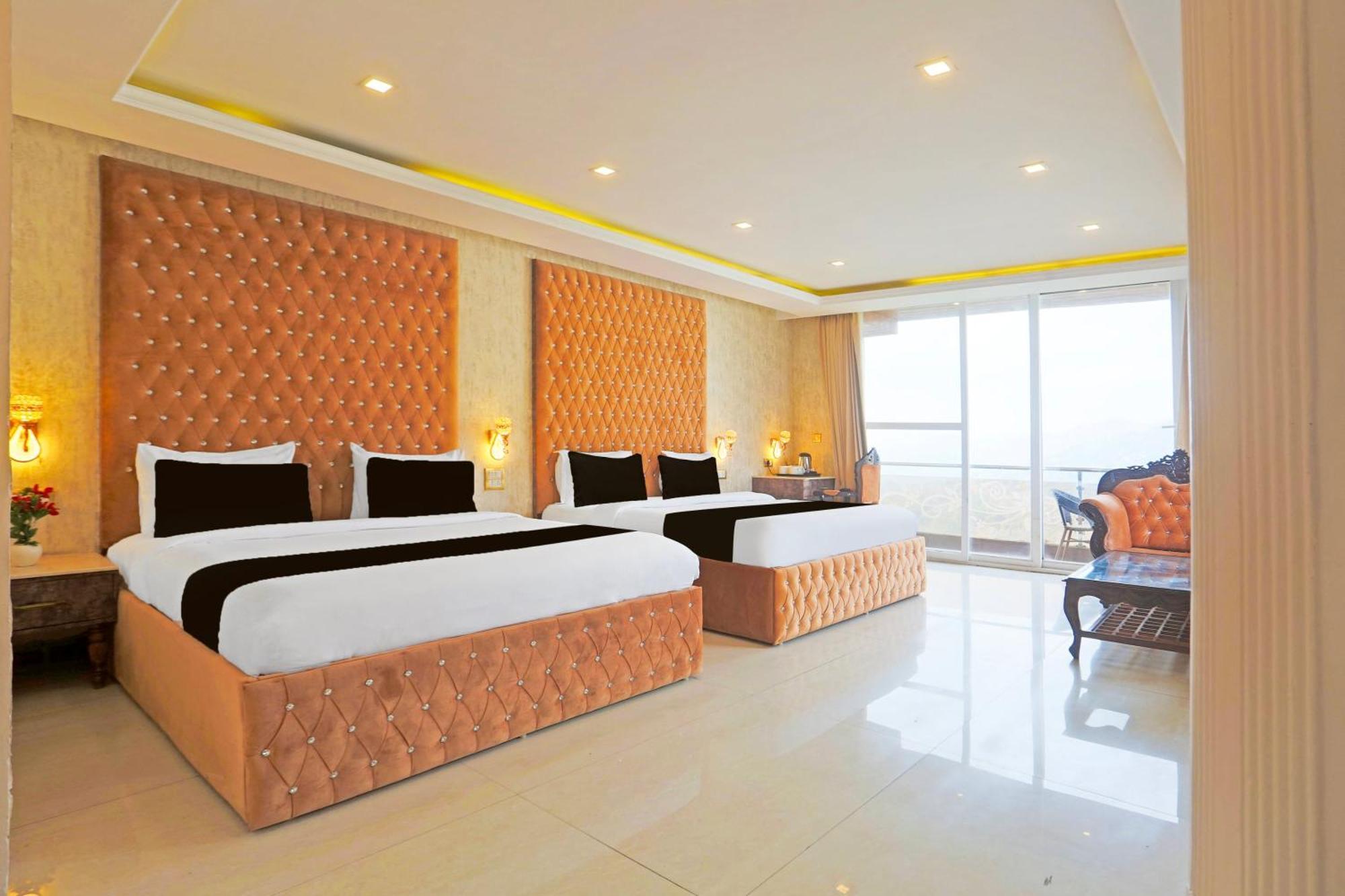 Super Townhouse Oak Dharamshala Near Maximus Mall Ngoại thất bức ảnh