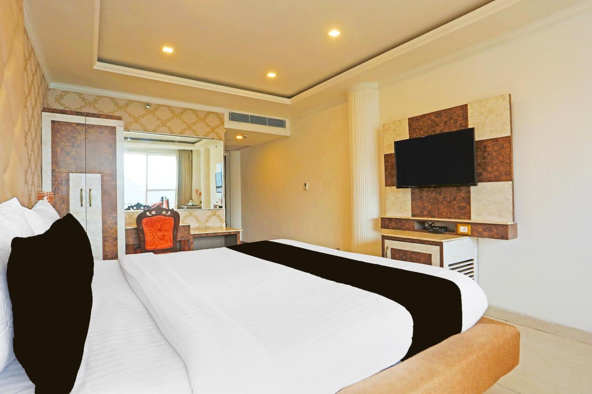 Super Townhouse Oak Dharamshala Near Maximus Mall Ngoại thất bức ảnh