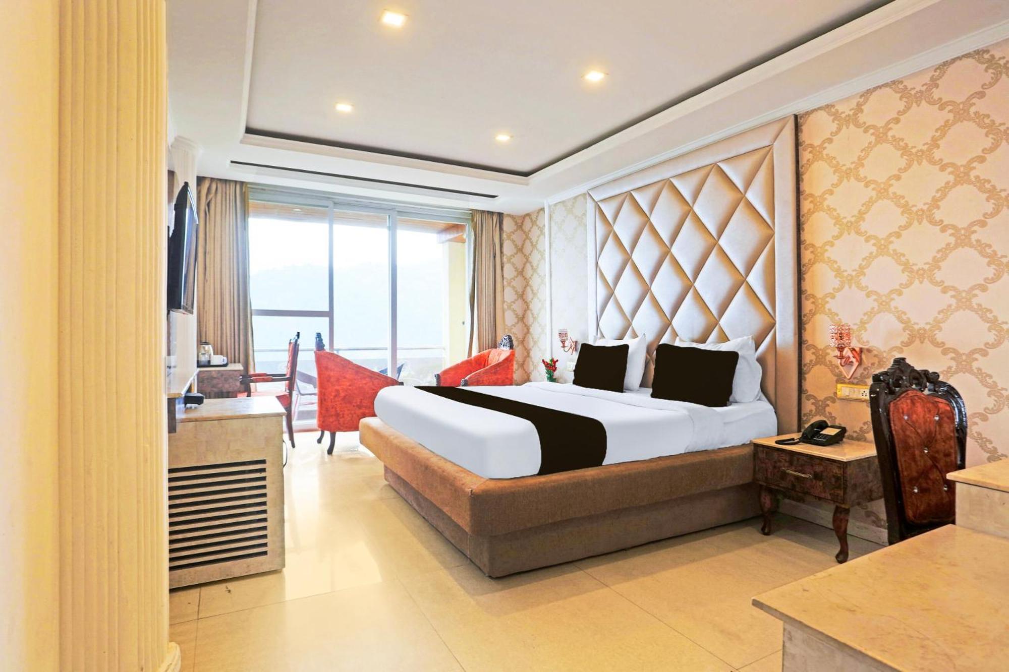 Super Townhouse Oak Dharamshala Near Maximus Mall Ngoại thất bức ảnh