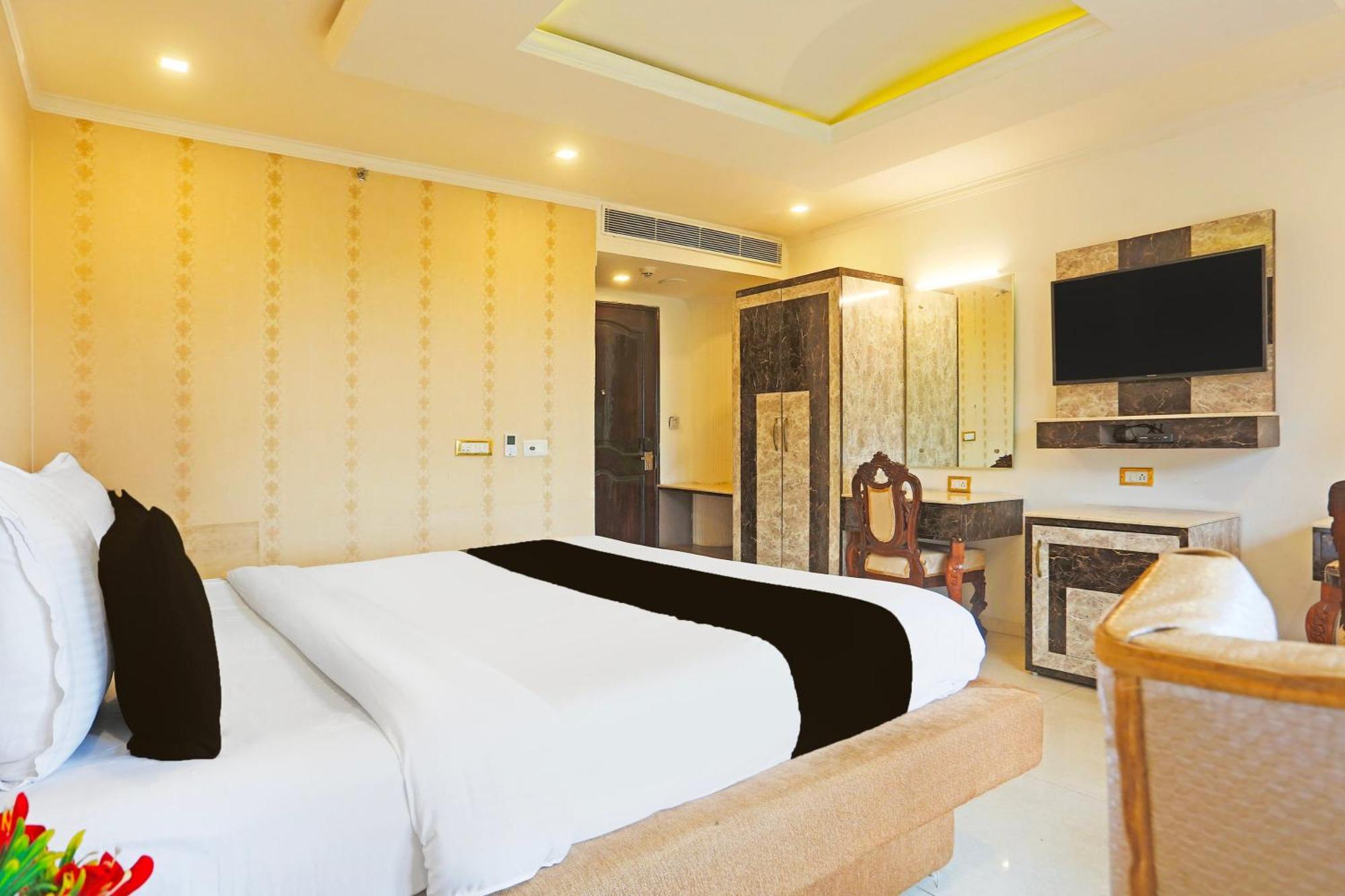 Super Townhouse Oak Dharamshala Near Maximus Mall Ngoại thất bức ảnh
