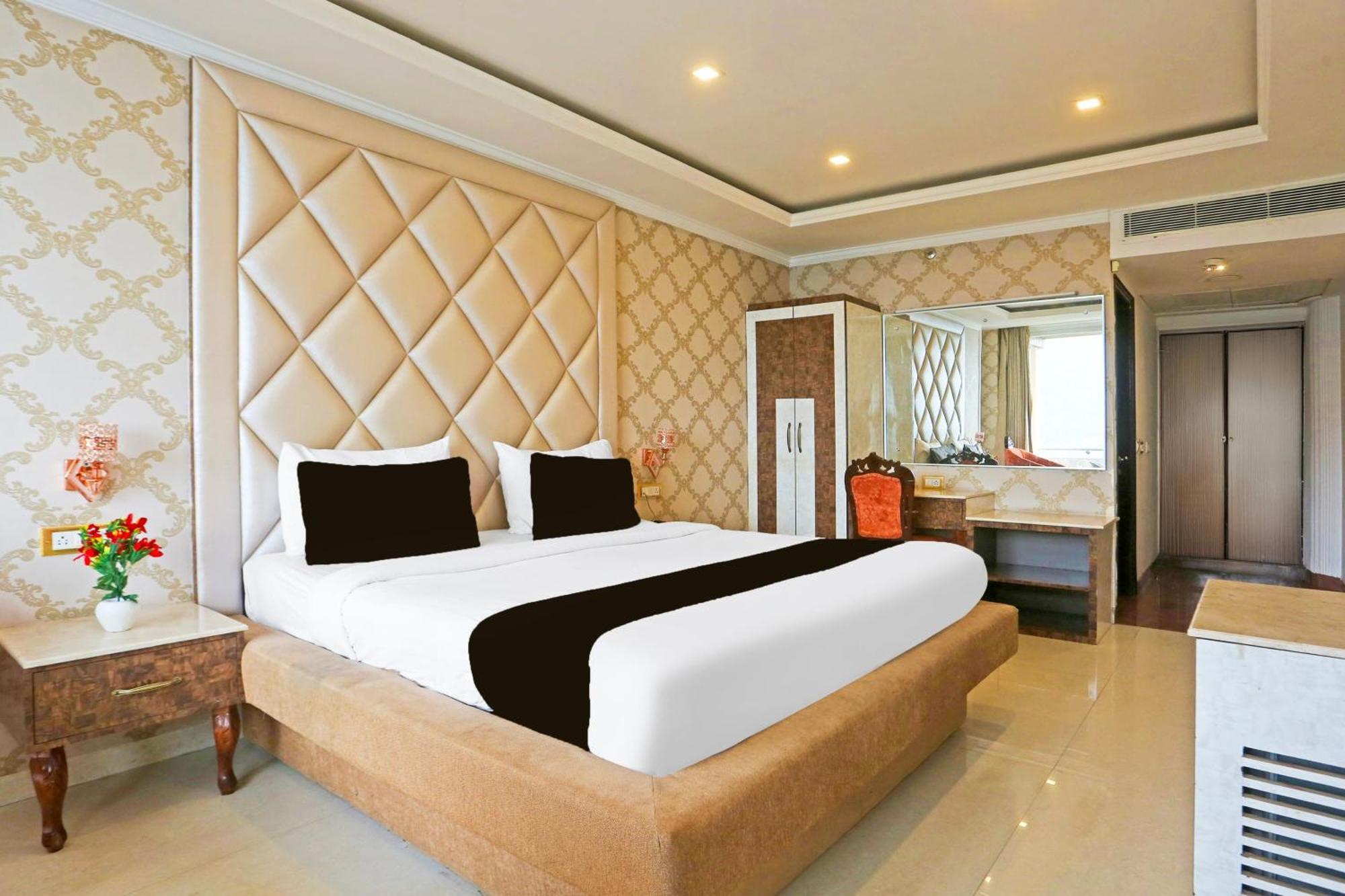 Super Townhouse Oak Dharamshala Near Maximus Mall Ngoại thất bức ảnh